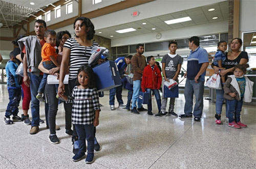 familias inmigrantes en Estados Unidos Una juez rechaza la solicitud de Trump para detener a niños inmigrantes